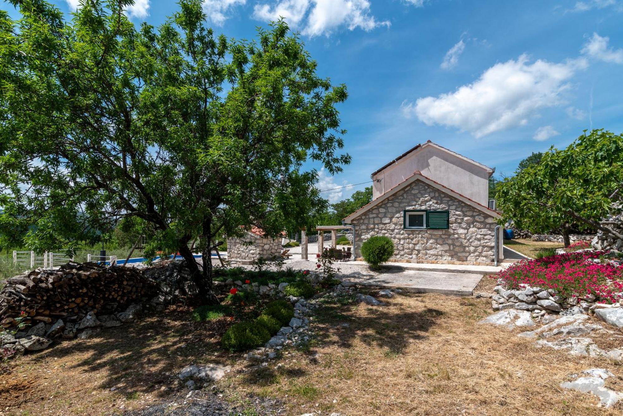 Villa Zuza Bristivica Exterior photo